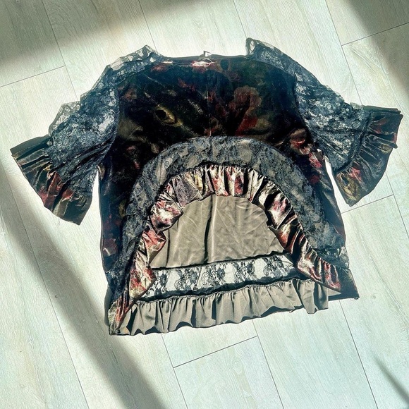 POL Floral Velvet & Lace Women’s Top in Black and Rose - Picture 6 of 6